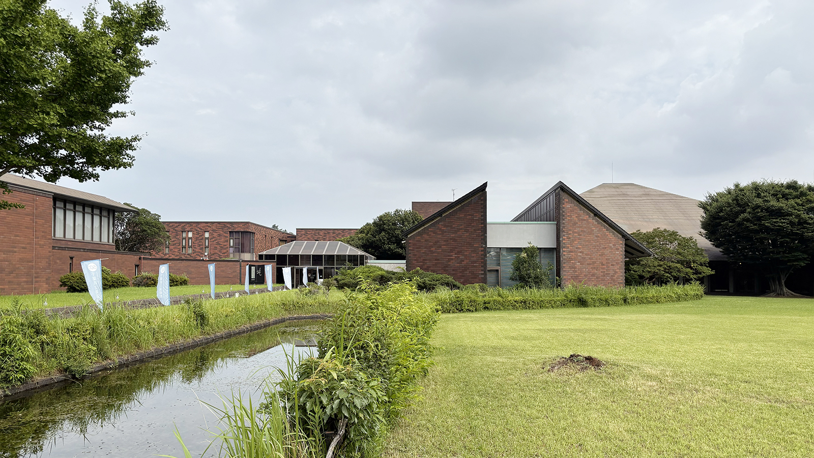 千葉県立美術館｜メタボリズムの建築家による海辺の美術館｜建録
