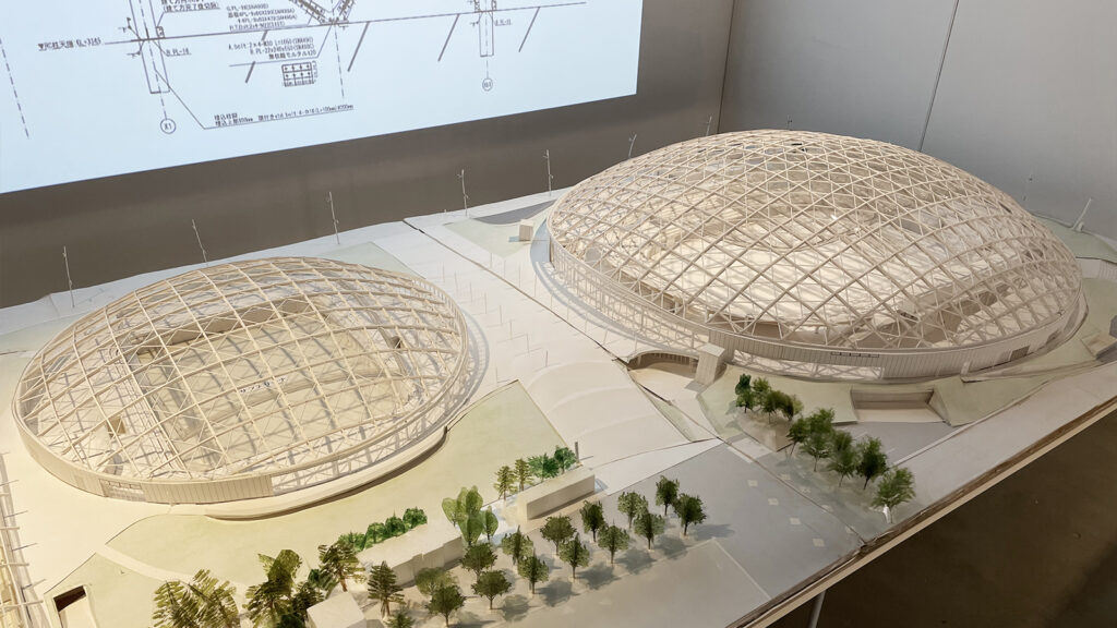 2021年から2022年にかけてTOTOギャラリー・間で開催されていた展覧会《妹島和世+西沢立衛／SANAA展「環境と建築」より。あなぶきアリーナ香川の模型が展示されていた