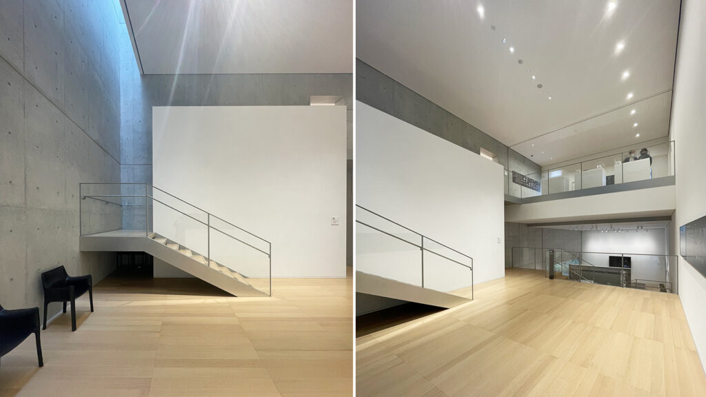 エントランスを抜けた先のホール。1階の企画展示室へは階段を下り、2階の常設展示室へは階段を上りアクセスする